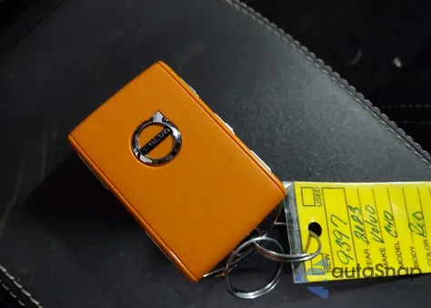 2023 Volvo C40 Recharge Pure Electric Twin Ultimate z USA, uszkodzony, nr VIN YV4ED3GM9P2040058